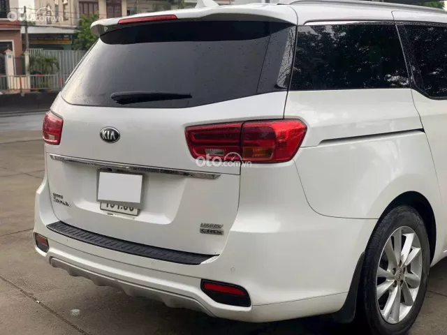 Kia Sedona 2.2 DAT 2020 7