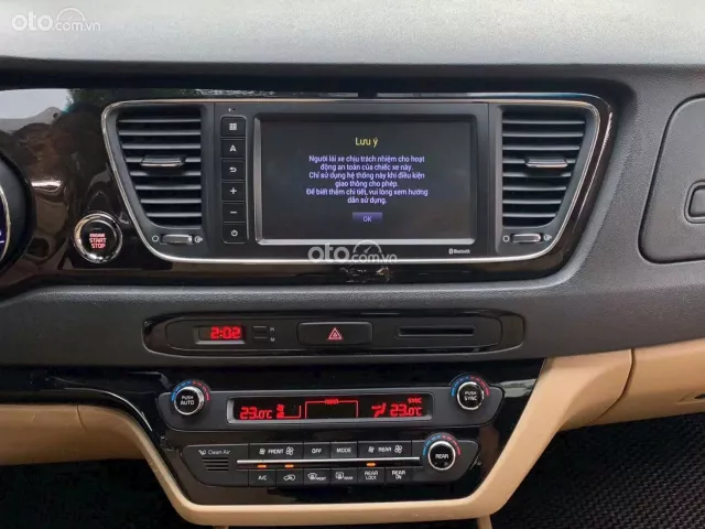 Kia Sedona 2.2 DAT 2020 13