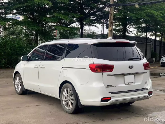 Kia Sedona 2.2 DAT 2020 4