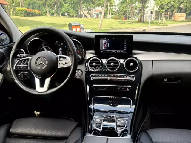 Mercedes-Benz C180 AMG 2021 4