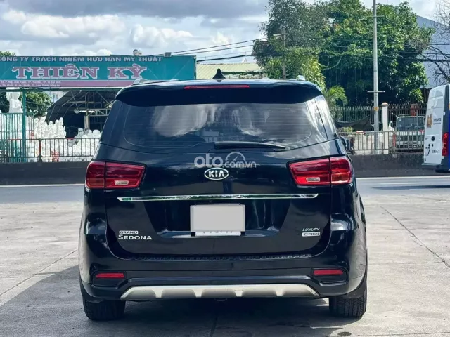 Kia Sedona 2.2 DAT 2018 6