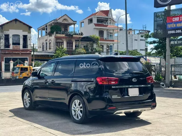 Kia Sedona 2.2 DAT 2018 4