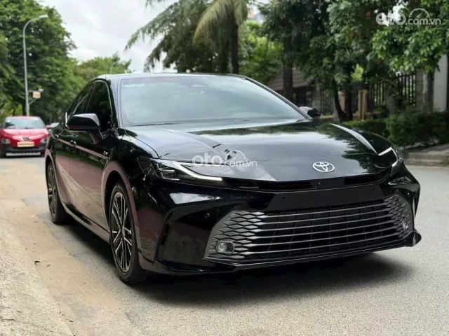 Toyota Camry 2.5HV 2025 3