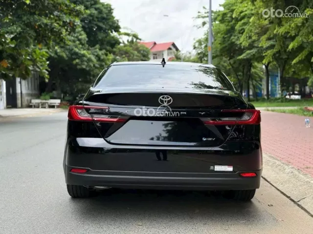 Toyota Camry 2.5HV 2025 4