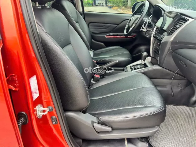 Mitsubishi Triton 4X2 AT MIVEC PREMIUM 2020 6