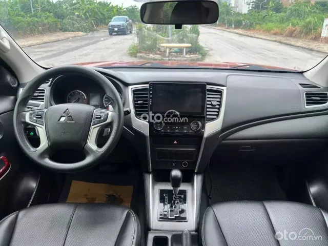 Mitsubishi Triton 4X2 AT MIVEC PREMIUM 2020 11