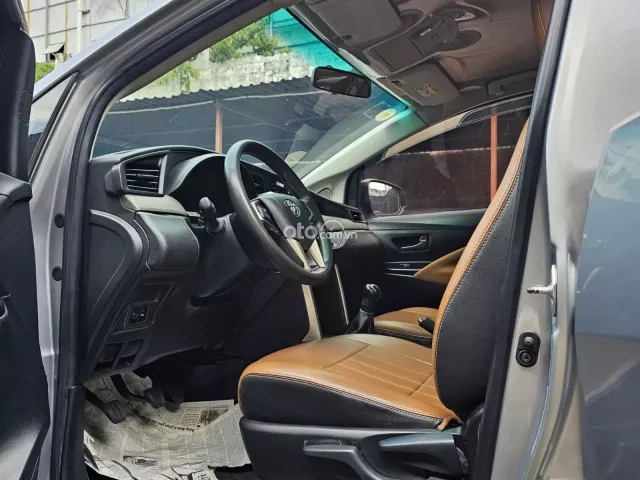 Toyota Innova 2.0E 2017 9