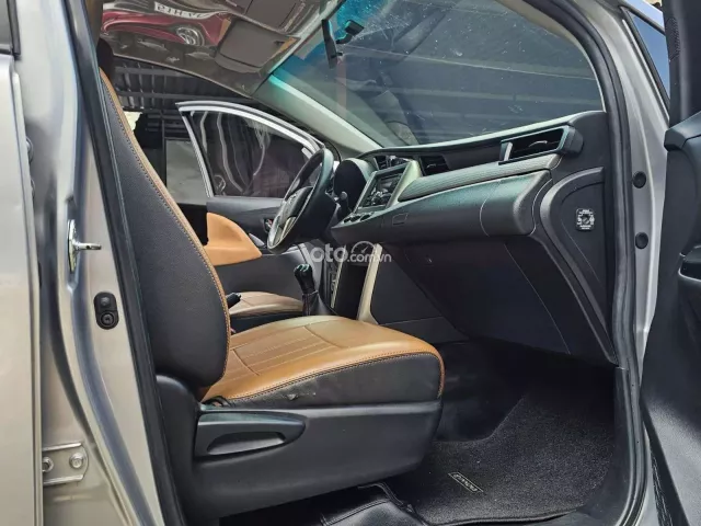 Toyota Innova 2.0E 2017 10