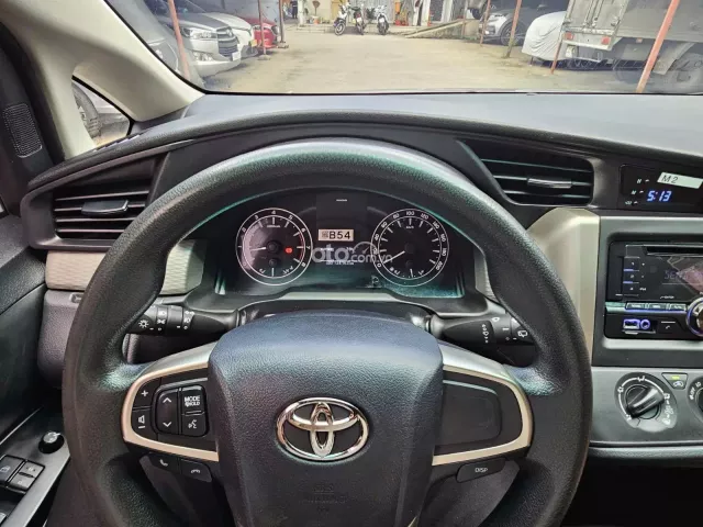 Toyota Innova 2.0E 2017 12