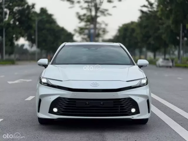 Toyota Camry 2.0Q 2025