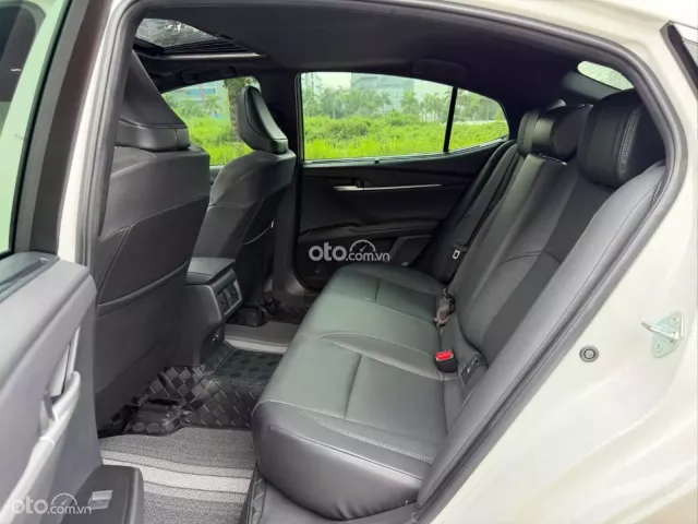 Toyota Camry 2.0Q 2025 11