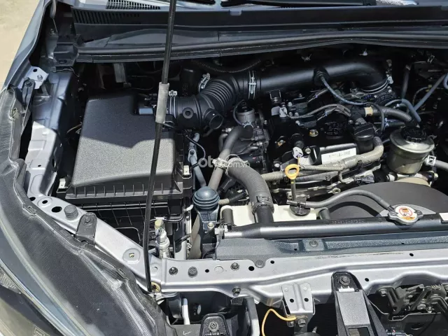 Toyota Innova 2.0E 2017 13