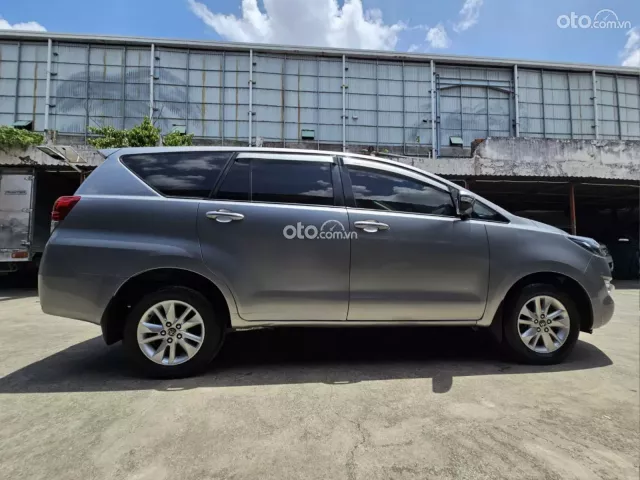 Toyota Innova 2.0E 2017 5