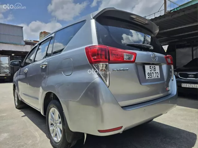 Toyota Innova 2.0E 2017 6