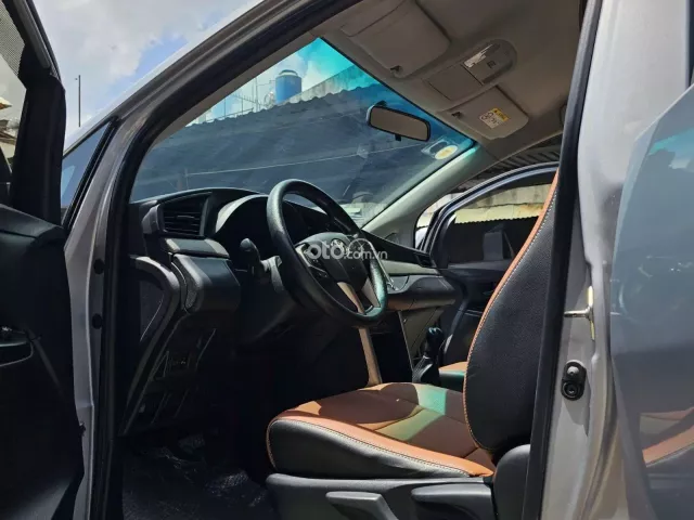Toyota Innova 2.0E 2017 9
