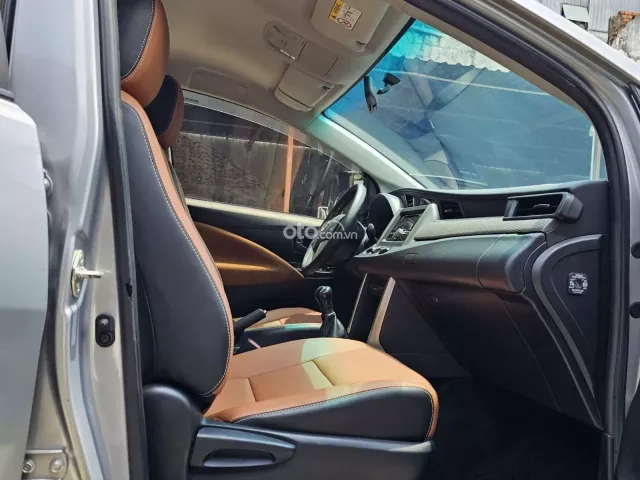 Toyota Innova 2.0E 2017 10