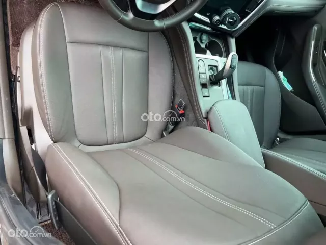 VinFast LUX A2.0 2022 11