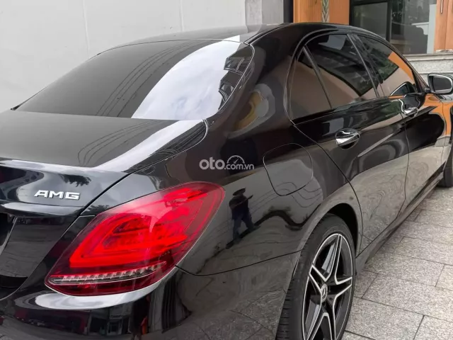 Mercedes-Benz C300 AMG 2019 4