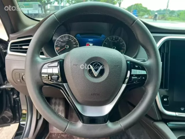 VinFast LUX A2.0 2022 9