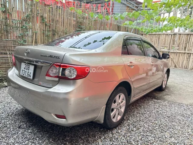 Toyota Corolla Altis 2012 4