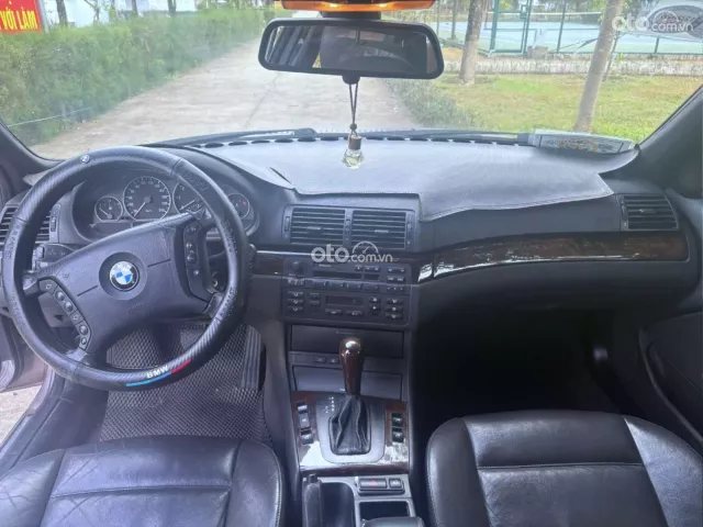 BMW 318i 2005 8