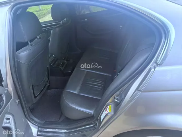 BMW 318i 2005 11