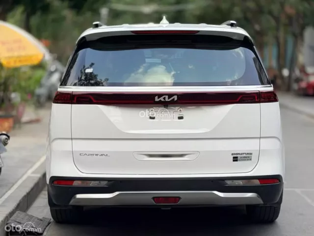 Kia Carnival 2.2D Signature 2023 4