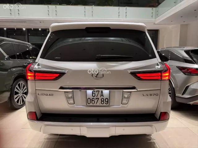 Lexus LX 570 2018 3