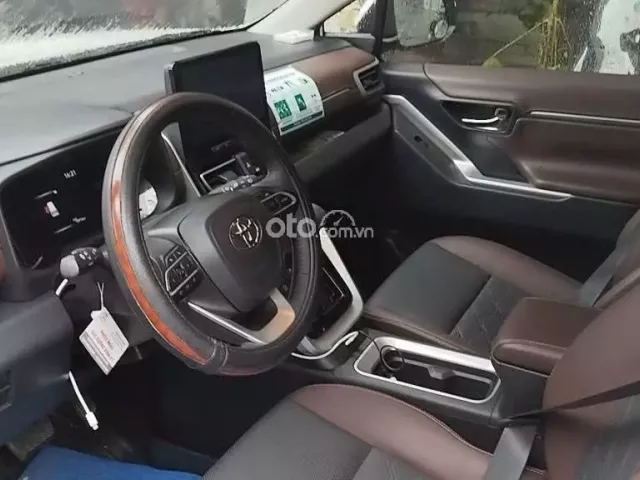 Toyota Innova 2.0 Venturer AT 2024 4