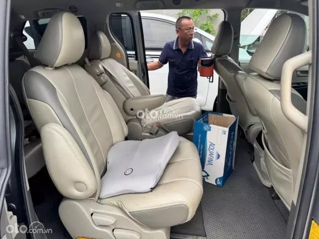 Toyota Sienna 2010 5
