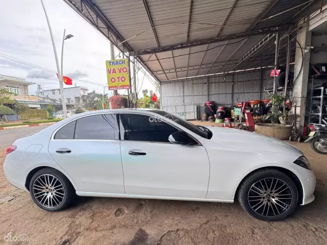 Mercedes-Benz C200 Avantgarde Plus 2022 3