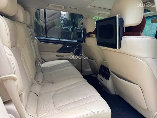 Lexus LX 570 2018 8