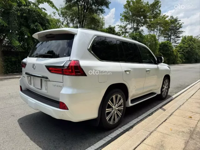 Lexus LX 570 2018 3
