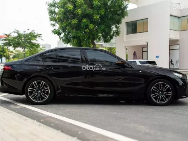 BMW 530i M Sport 2025 2
