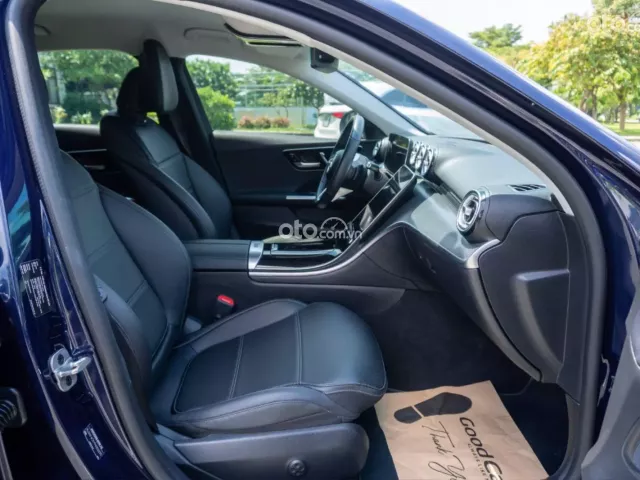 Mercedes-Benz C200 Avantgarde 2023 12