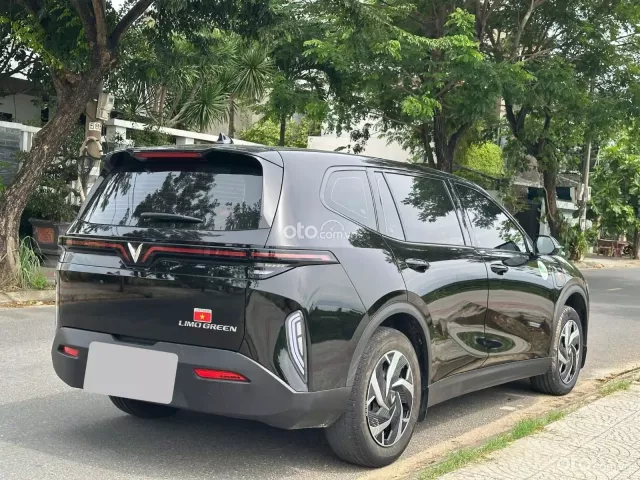VinFast Limo Green 2026 4