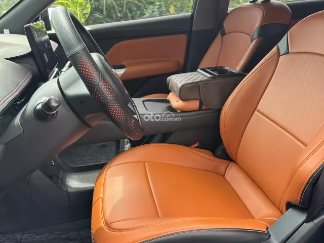 VinFast Limo Green 2026 5