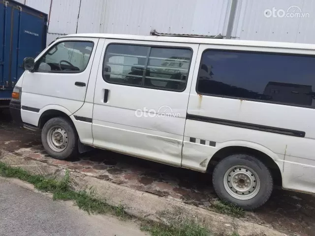 Toyota Hiace 2002 3
