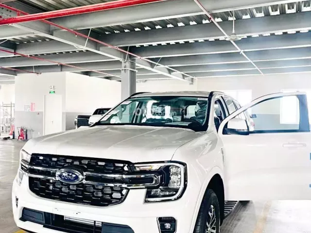 Ford Everest Ambiente 2.0 AT 4x2 2025