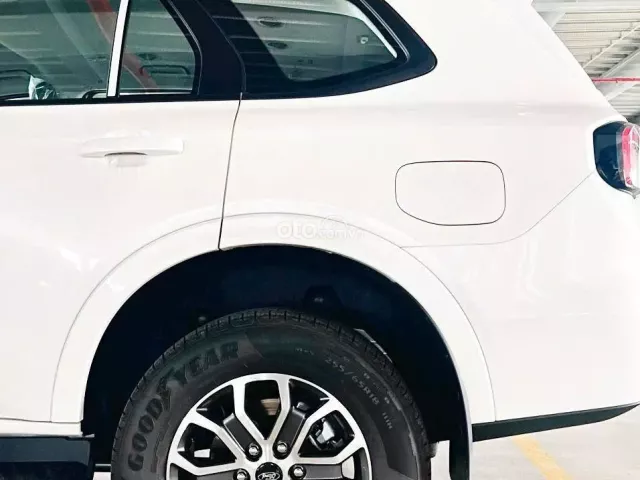 Ford Everest Ambiente 2.0 AT 4x2 2025 4
