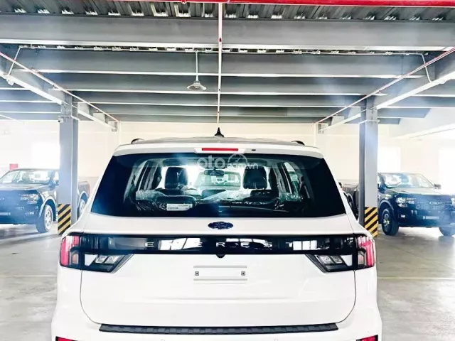 Ford Everest Ambiente 2.0 AT 4x2 2025 6