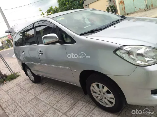 Toyota Innova 2.0G 2011