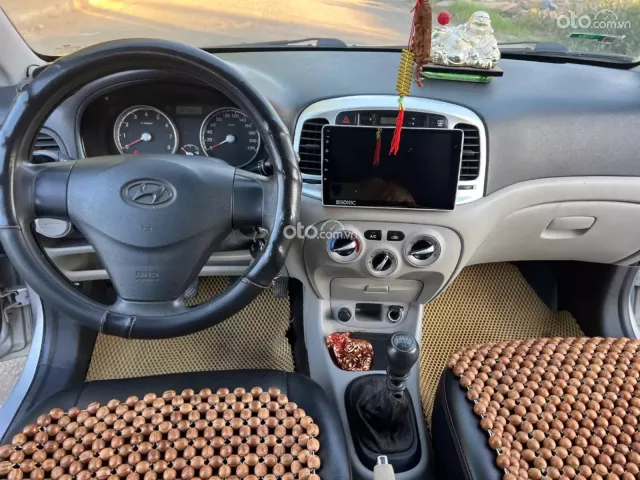 Hyundai Accent 1.4 MT 2009 6
