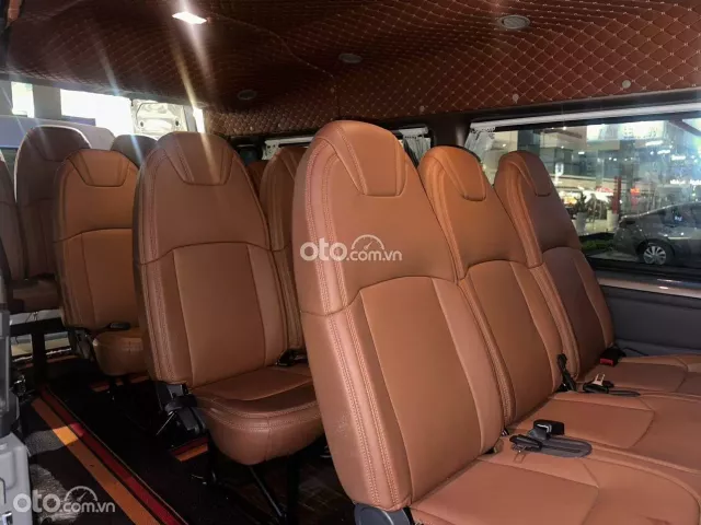Ford Transit Luxury 2023 4