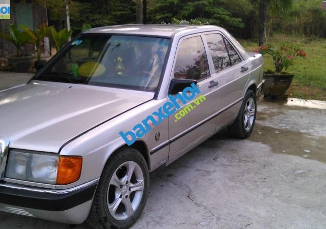 Cần bán gấp Mercedes Trước 1990, màu bạc