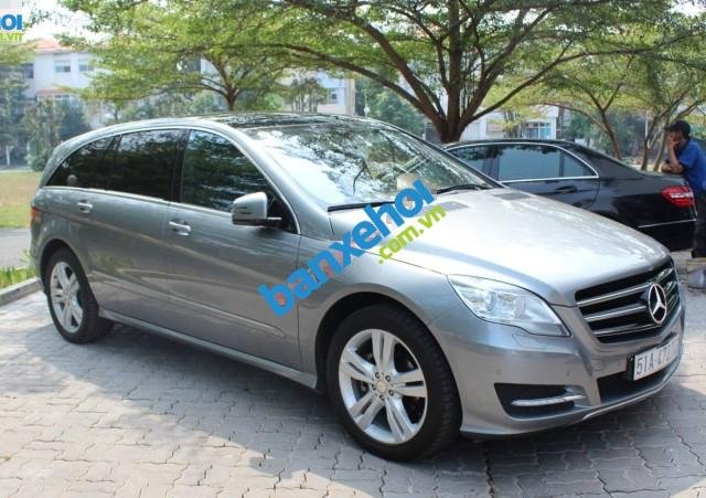 Bán xe Mercedes R300, đăng ký 4/02/13, màu bạc