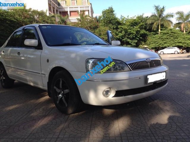 Xe Ford Laser  2003