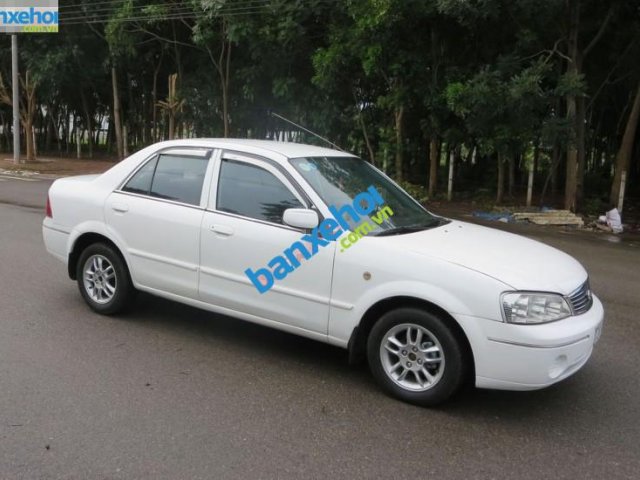 Xe Ford Laser  2003
