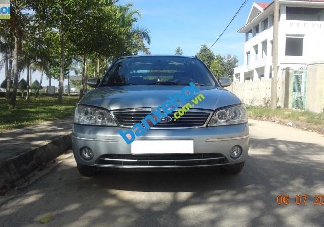 Xe Ford Laser  2004