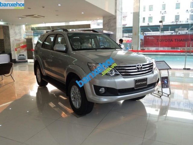 Xe Toyota Fortuner 2.7V 4x4 2014